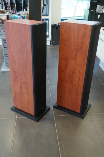 Põrandakõlarid Bowers & Wilkins 684
