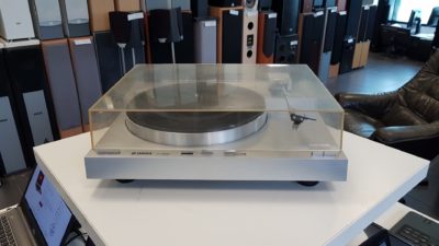 Vinüülplaadimängija Yamaha P-550