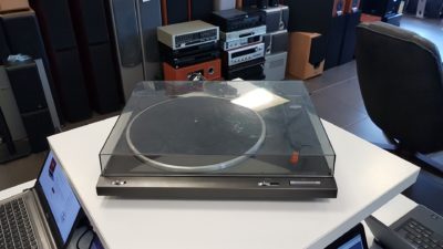 Vinüülimängija Technics SL-B210
