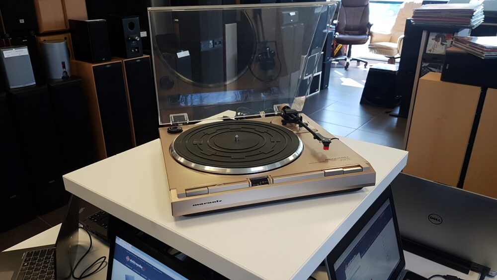 Vinüülimängija Marantz TT221