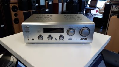 Võimendi Akai AM-V1200