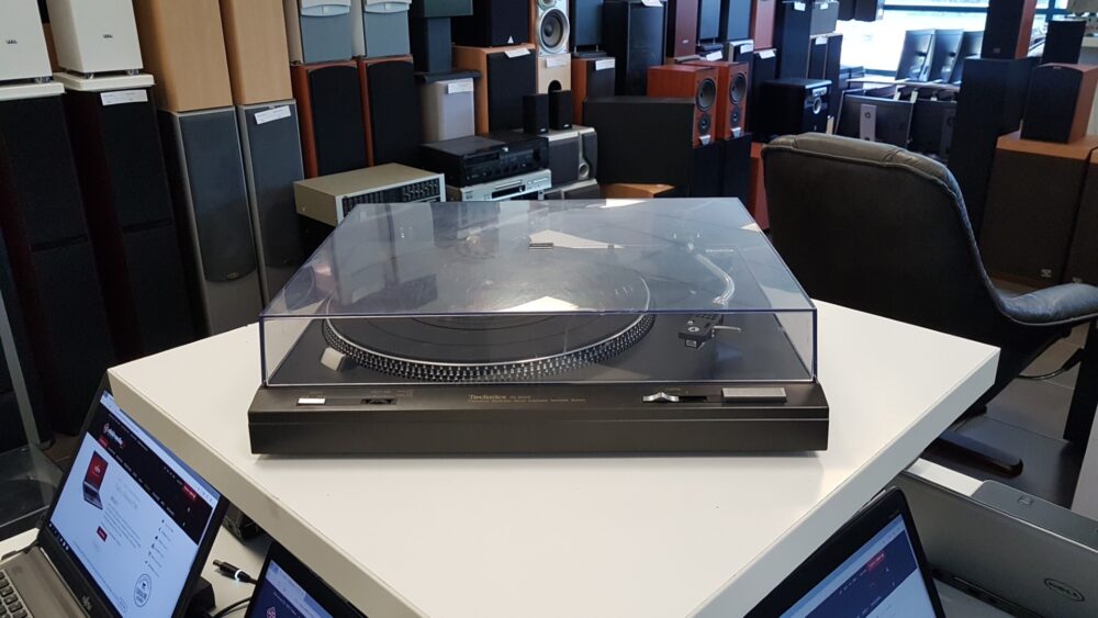 Vinüülimängija Technics SL-B202