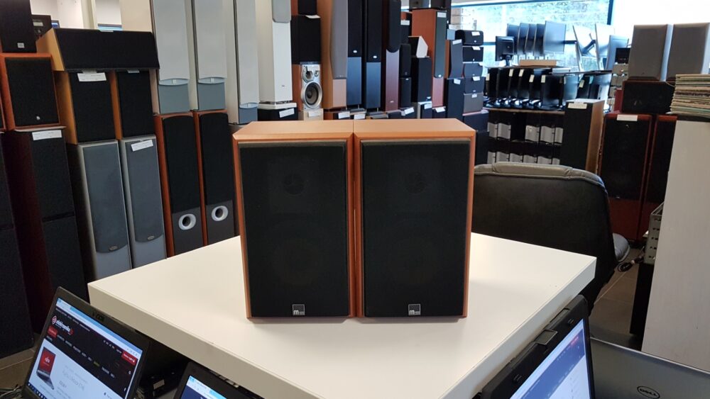 M-Audio HTS 700 riiulikõlarid