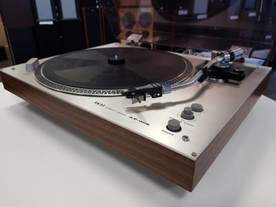 Vinüülimängija Akai AP-006