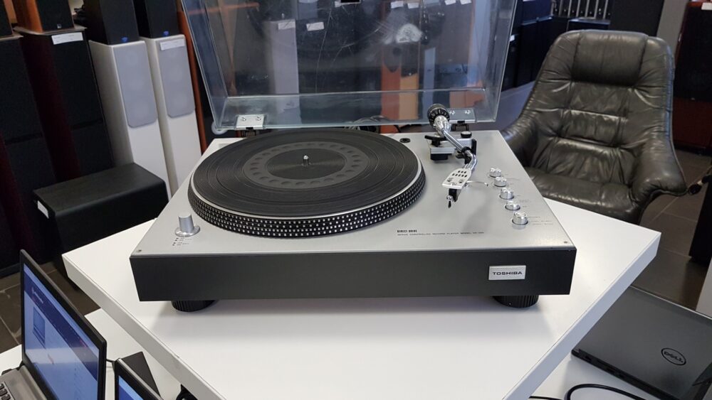 Vinüülimängija Toshiba SR-355