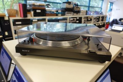 Täisautomaatne vinüülimängija Sony PS-22