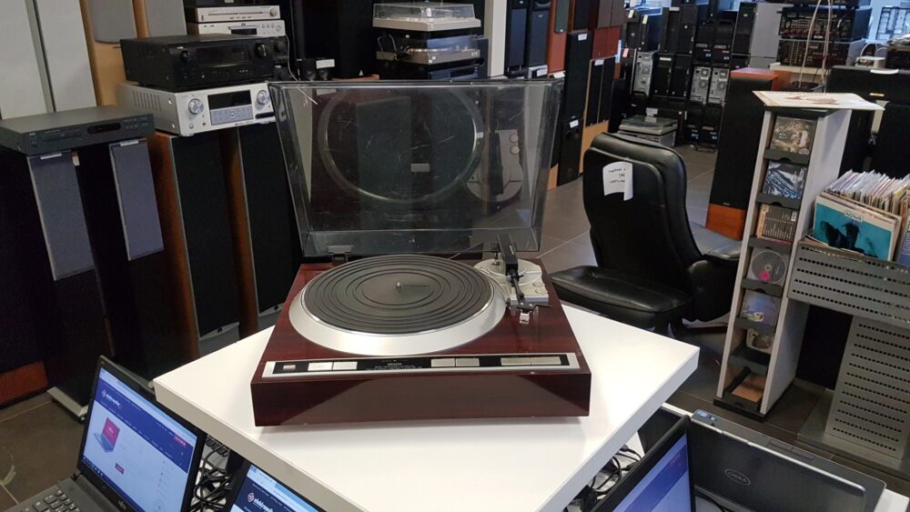 Vinüülimängija Denon DP-37F