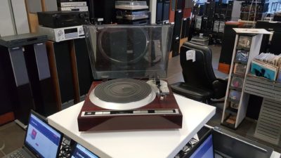 Vinüülimängija Denon DP-37F