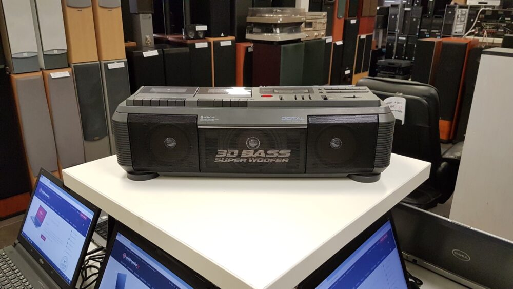 Raadio-duubelkassetimängija Hitachi TRK-3D35E