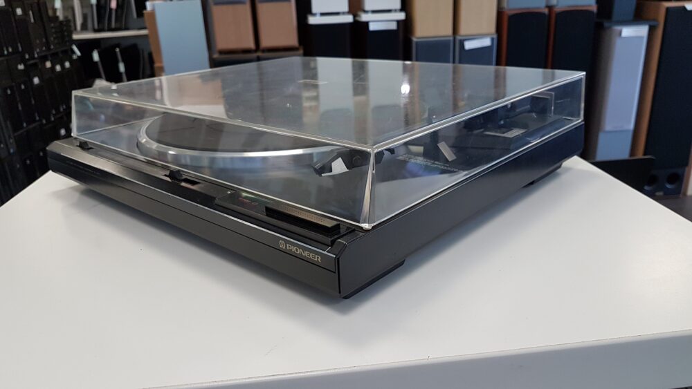 Vinüülplaadimängija Pioneer PL470