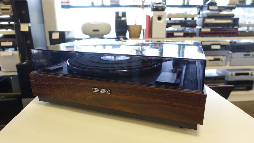Vinüülimängija Micro Seiki MR-111