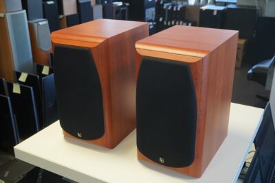 Infinity Alpha 10 riiulikõlarid