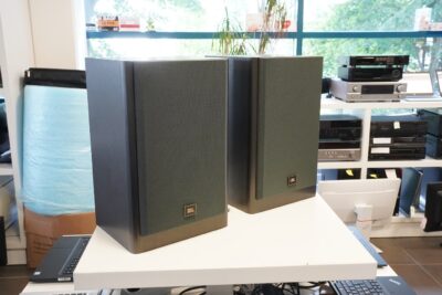 JBL LX22 riiulikõlarid