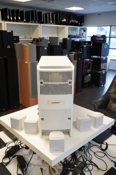 Bose Acoustimass 6 Series III aktiivsubwoofer + 5 kõlarit