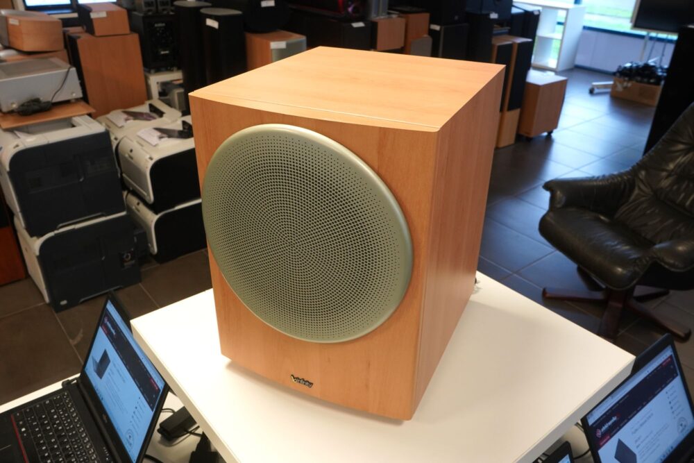 Infinity Beta SW-10/230 subwoofer
