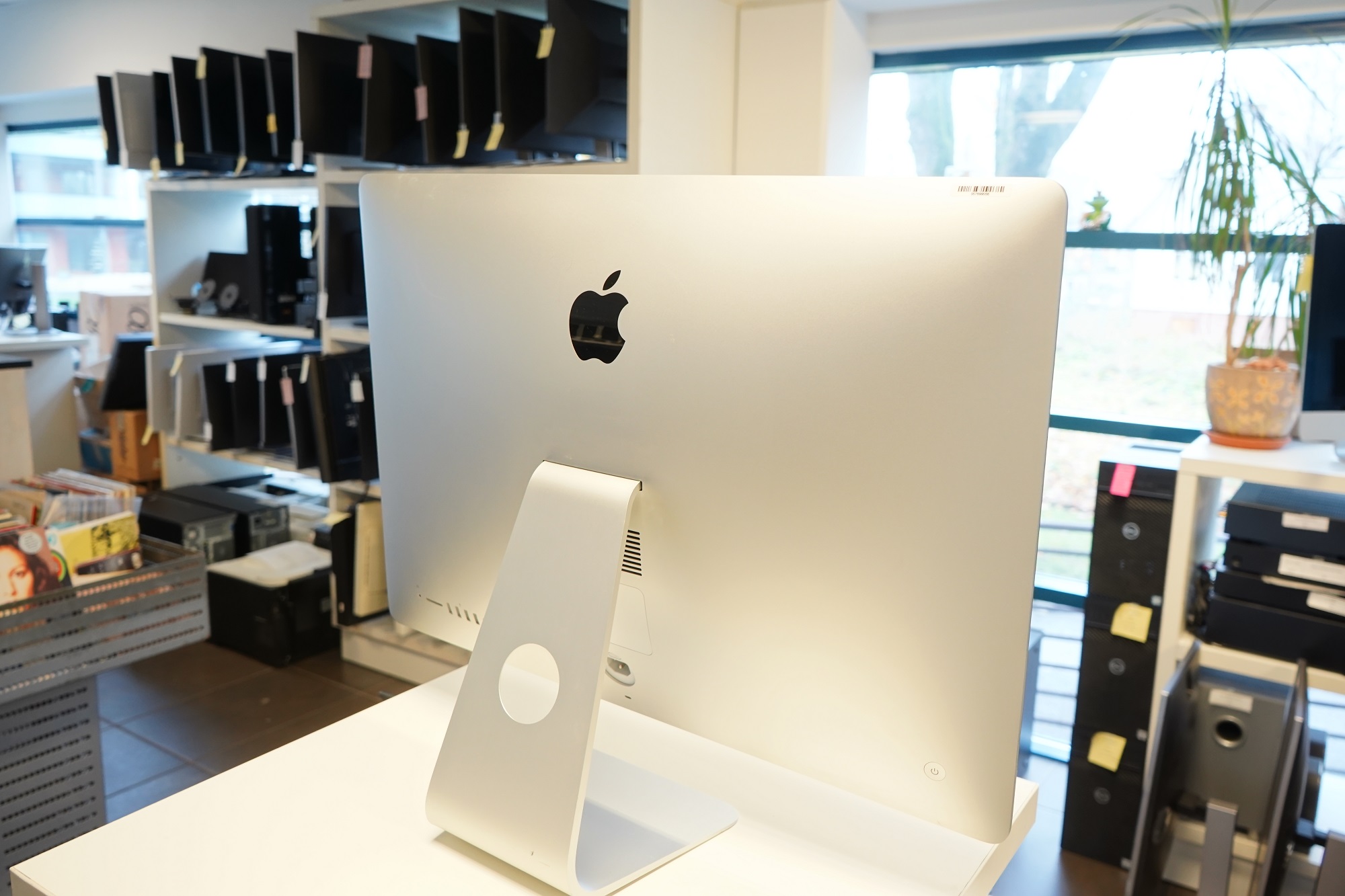 Apple iMac Retina 5K, 27-inch, 2019 - Image 5