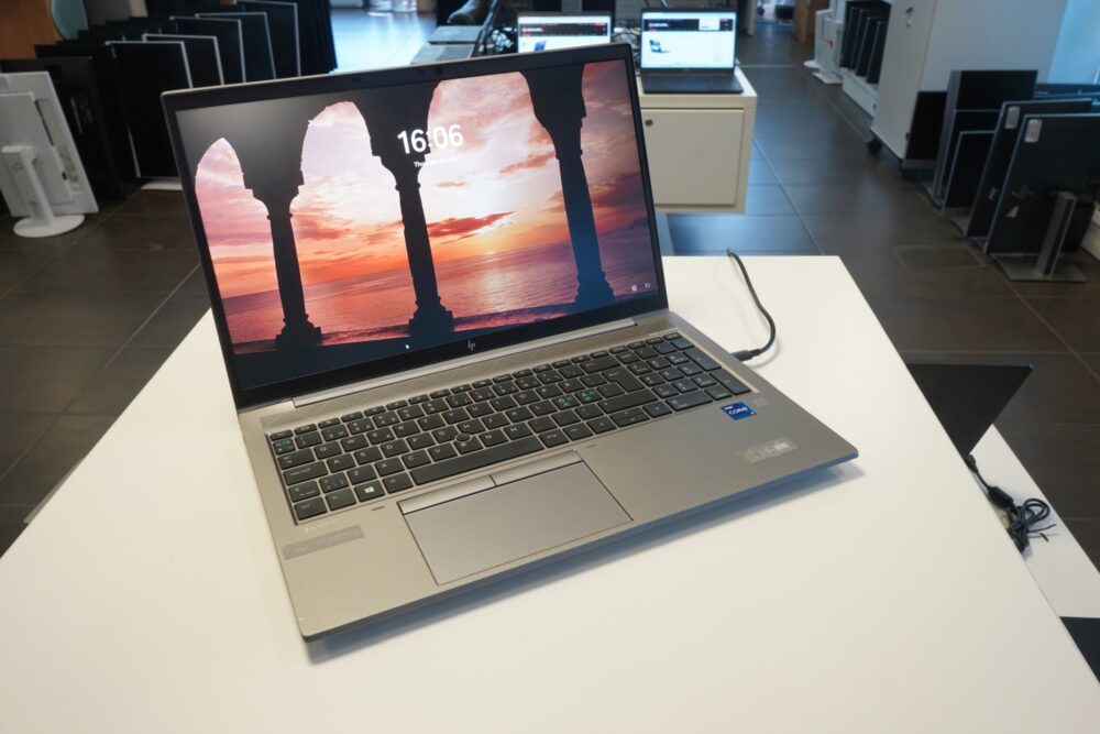 HP ZBook Firefly 15 G8 defektiga