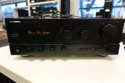 Pioneer A676 võimendi