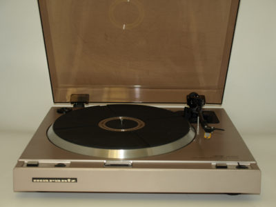 Vinüülimängija Marantz TT-2000