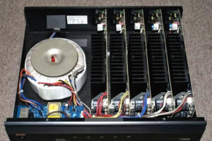 5 kanaliga võimendi Adcom BFA 7300-4506